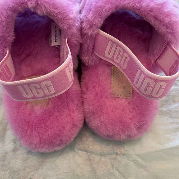 UGG Kids Pink Fluffy Slippers / Slides - Picture 3 of 4